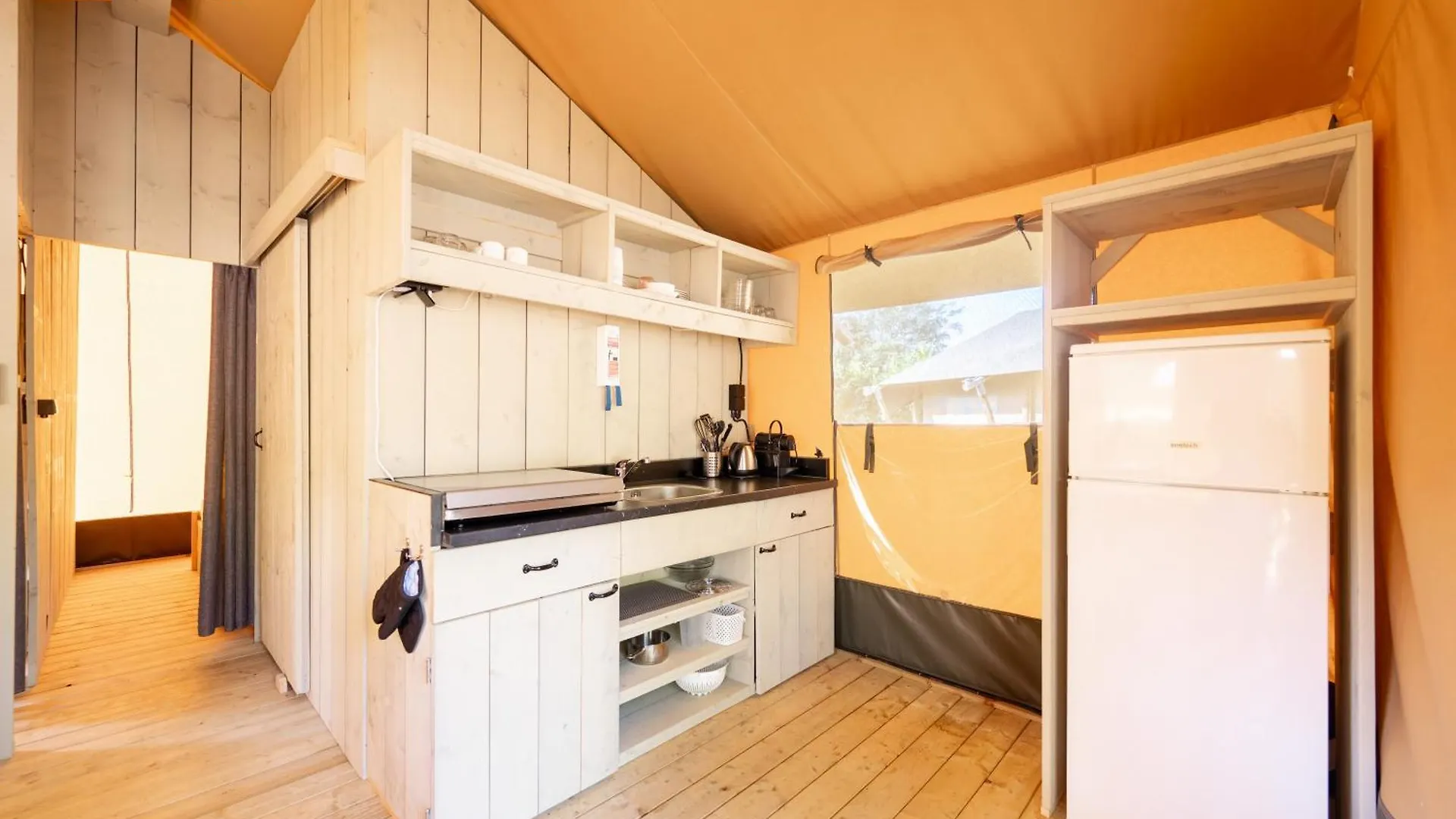 Hotel Glamping Rome Ostia Antica 0*,  Italien